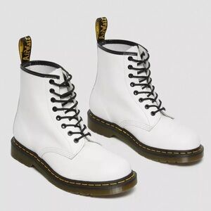 DR. MARTENS 1460 Smooth Leather Lace Up Boots, Women’s Size 9